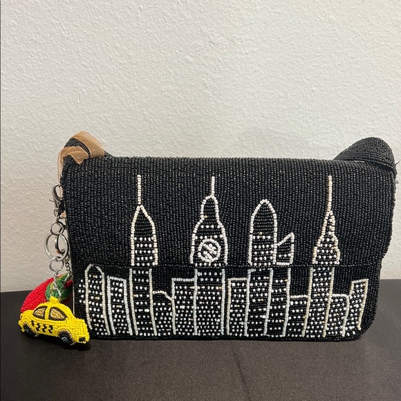 From India To You | Beaded NY Skyline Shoulder Bag w/ 2 Bag Charms 🍎🚕 - Picture 8 of 15